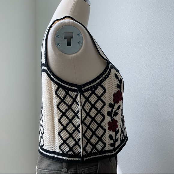 Festival Crochet Floral Crop Top - Picture 10 of 16